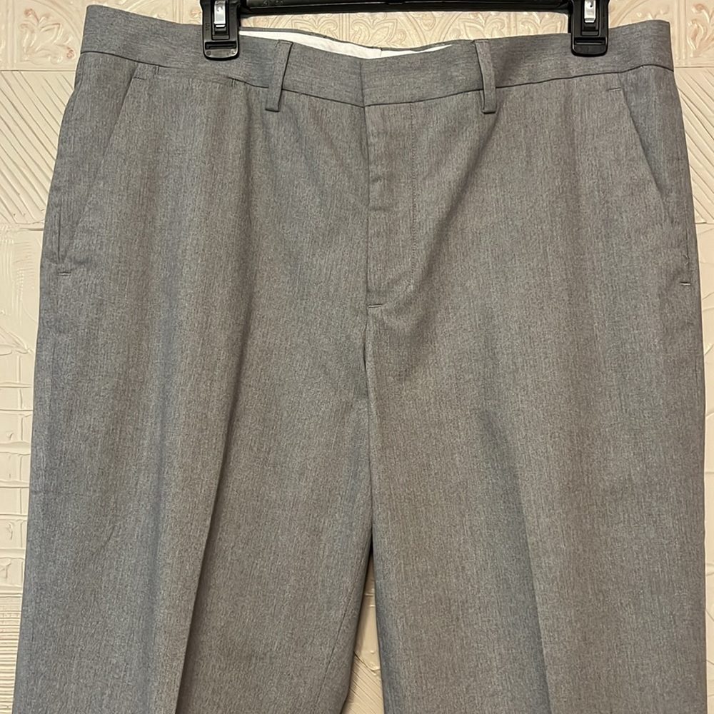 EUC Express Men’s Photographer Gray Dress Pants, size 34/32